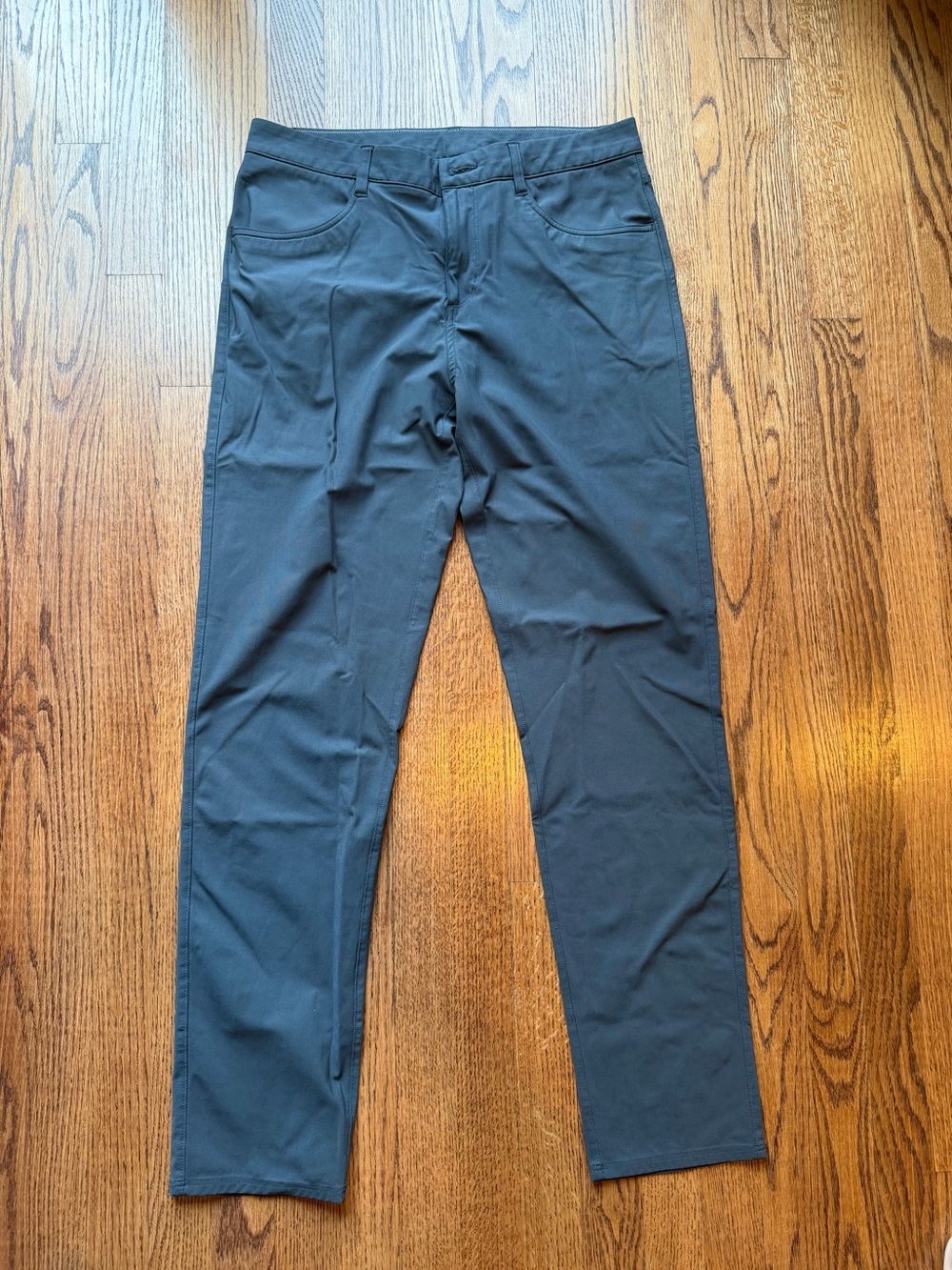 Vuori Meta Pant in Charcoal (Grey) - Like New! Size 32x32
